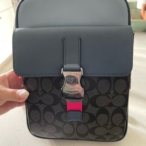 Adorable Coach crossbody!